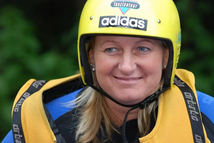 art-of-hair-rafting-2008__3_